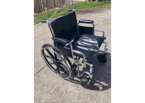 Wheelchair - Drive Medical Bariatric Sentra EC Heavy Duty With Foot Rests